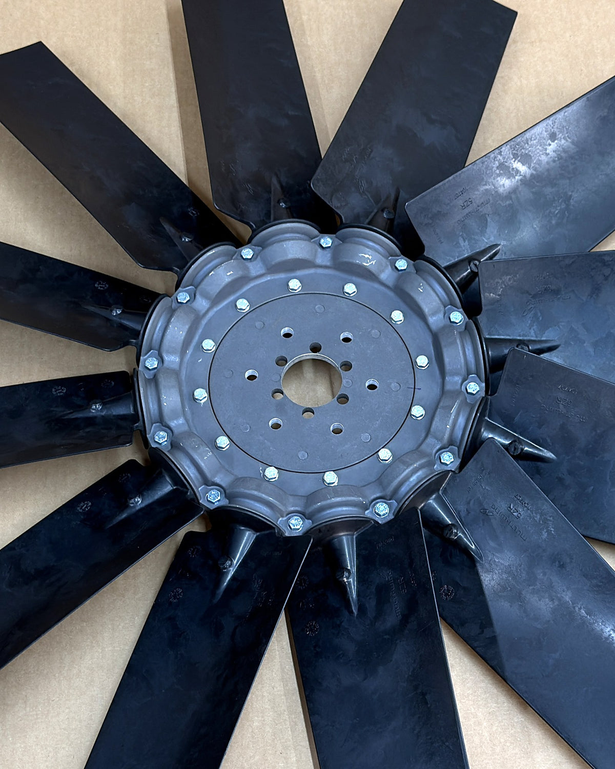 Example application: anodized hub of a 12-blade fan with Multiwing 5ZR anti-static blades