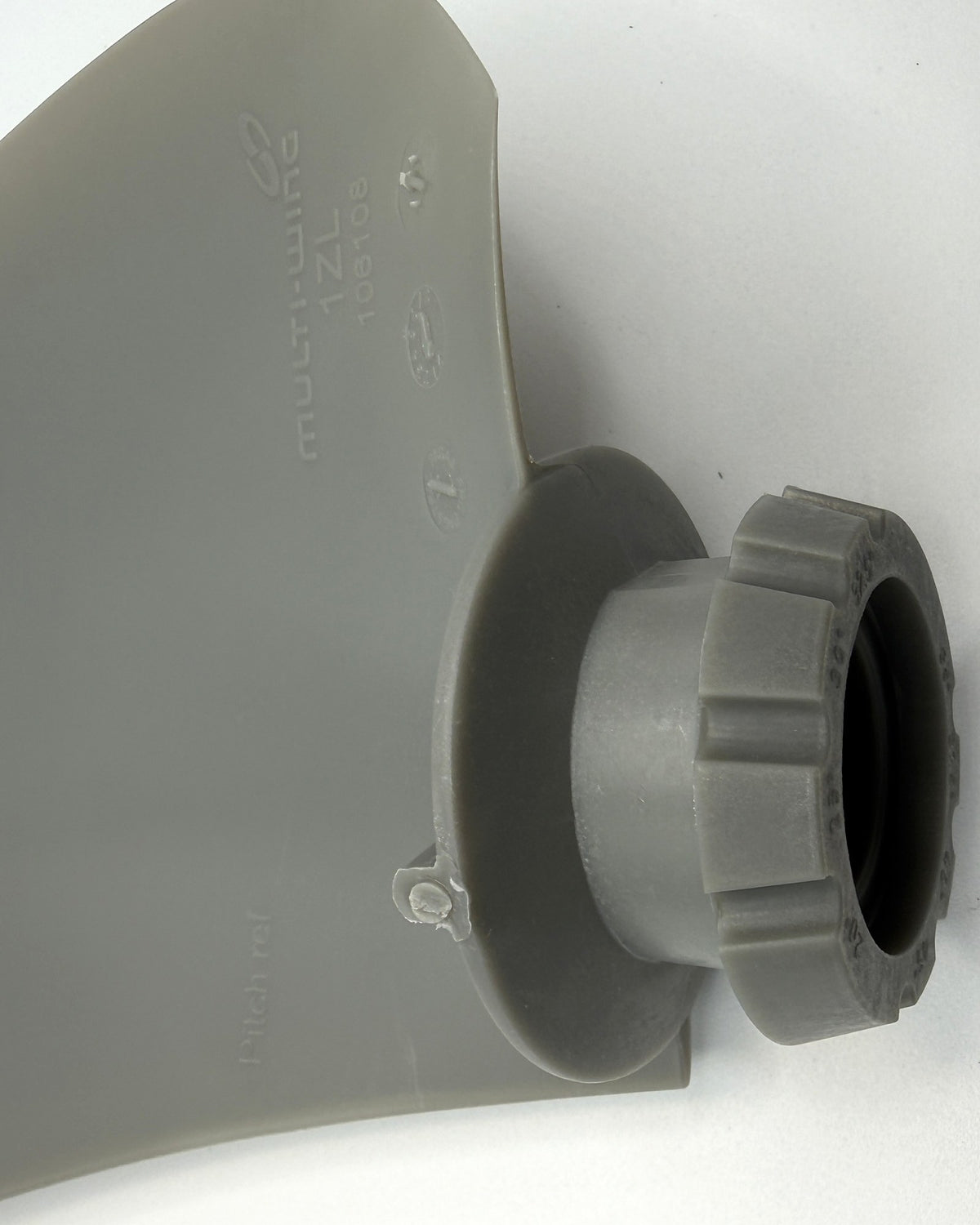 Multiwing 1ZL fan blade hub collar and pitch pin, close-up