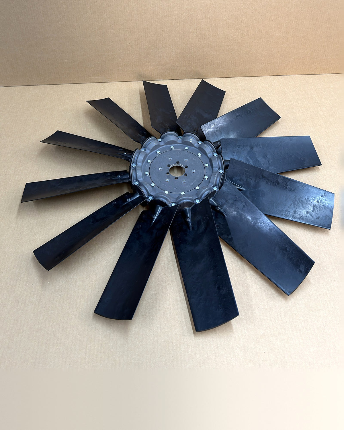Example application: complete 35.5 inch 12-blade fan with Multiwing 5ZR anti-static blades on an anodized hub