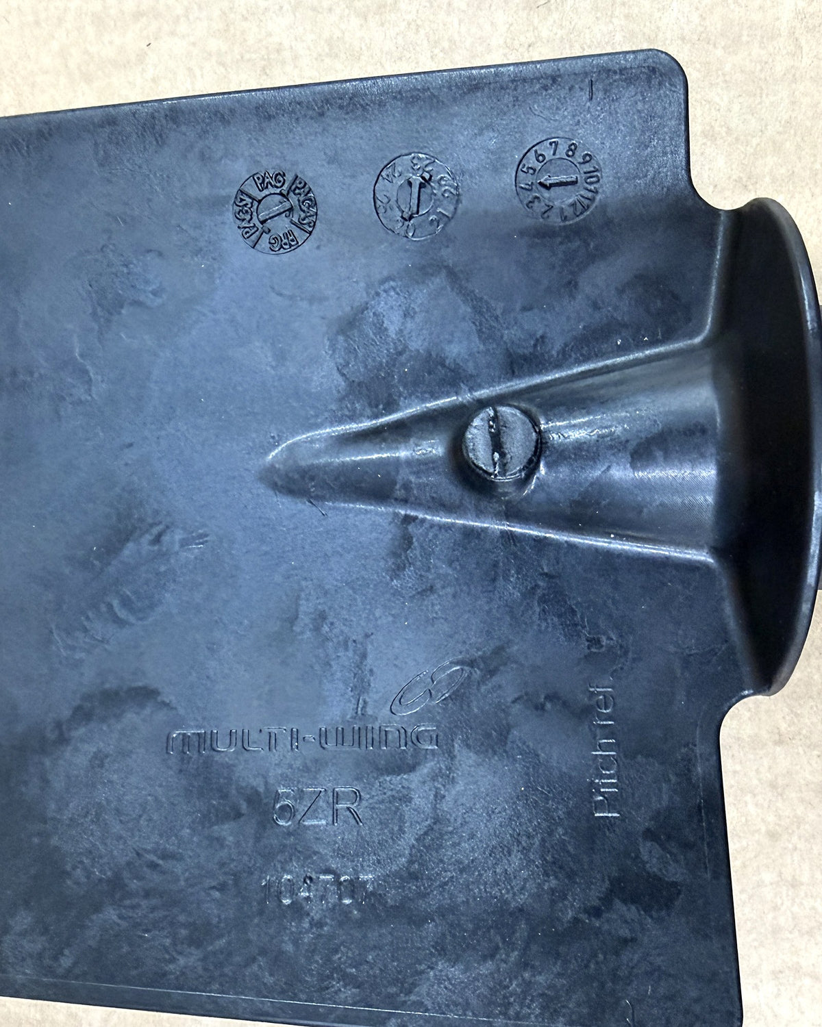 Multiwing 5ZR anti-static blade root with molded 5ZR stamp and pitch pin