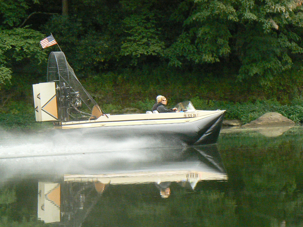 Geoduck Hovercraft , 4 to 5 passenger, 8 ft x 16 - 18 ft hull