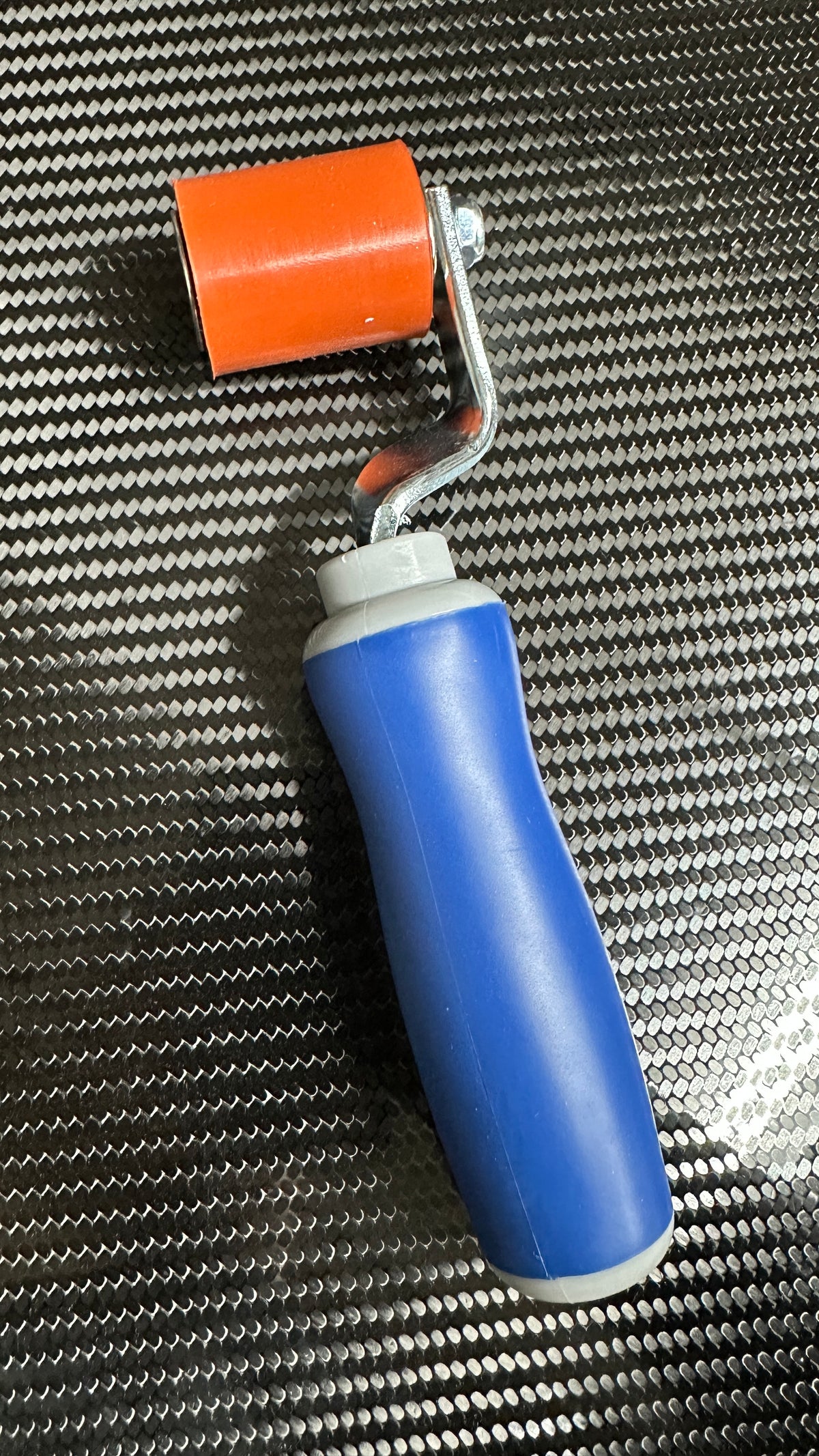 Skirt seam roller